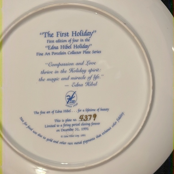 EDNA HIBEL HOLIDAY Fine Art Porcelain Collector Plate Series. - Picture 7 of 8
